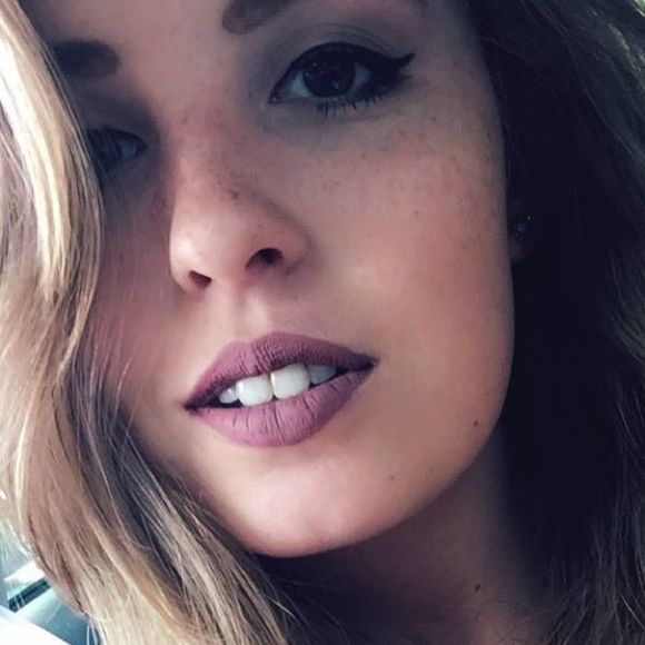 Meet your Posher, Larissa