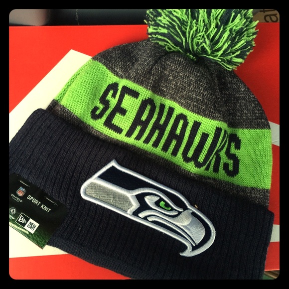 Seahawks knit Pom