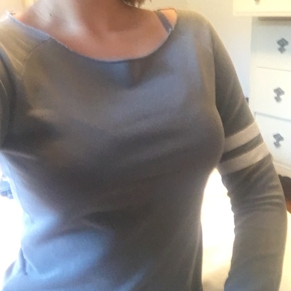 Sporty long sleeve! 💣 - Picture 2 of 2