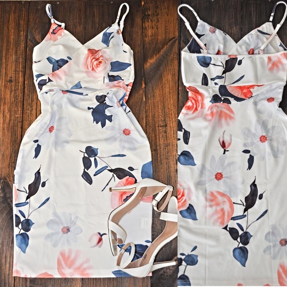 ❗️SOLD❗️Floral Cutout Dress - Picture 2 of 3