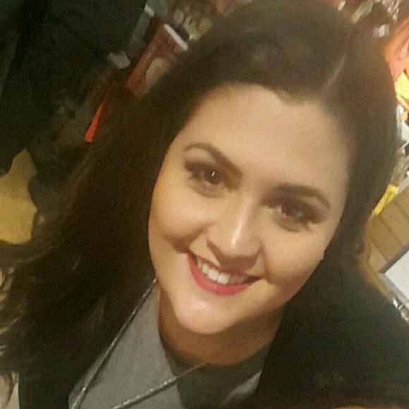 Meet your Posher, Jessica - Picture 4 of 5