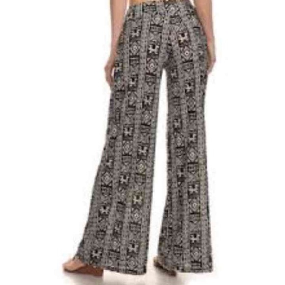 Women Print Palazzo Pants - Picture 3 of 4