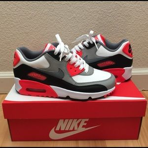 Nike Air Max infrared.
