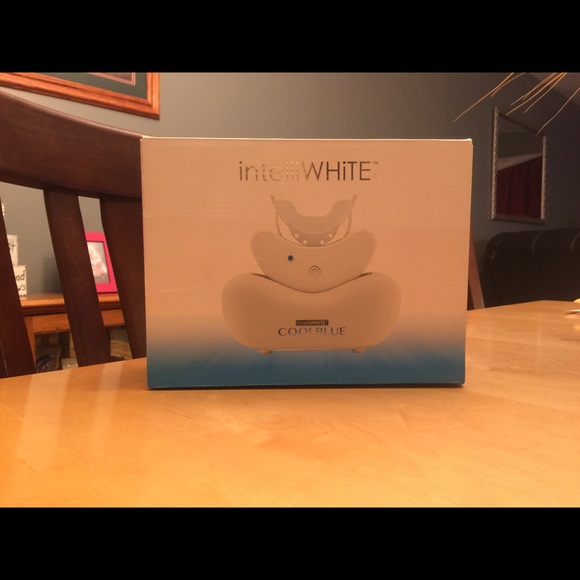 SOLD. Cool blue teeth whitening system
