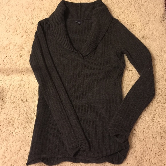 Gap sweater