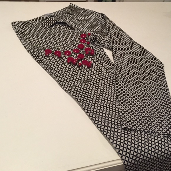 Black/White Patterned Slim Crops