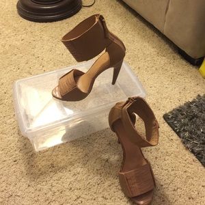 L.A.M.B. Nude leather heels
