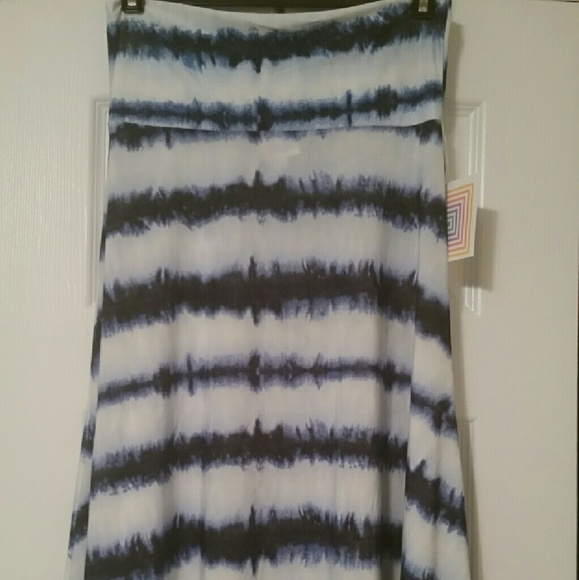 Azure skirt-size small-tags attached, never worn