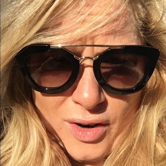 Prada Sunglasses SPR 13QS - Picture 4 of 4