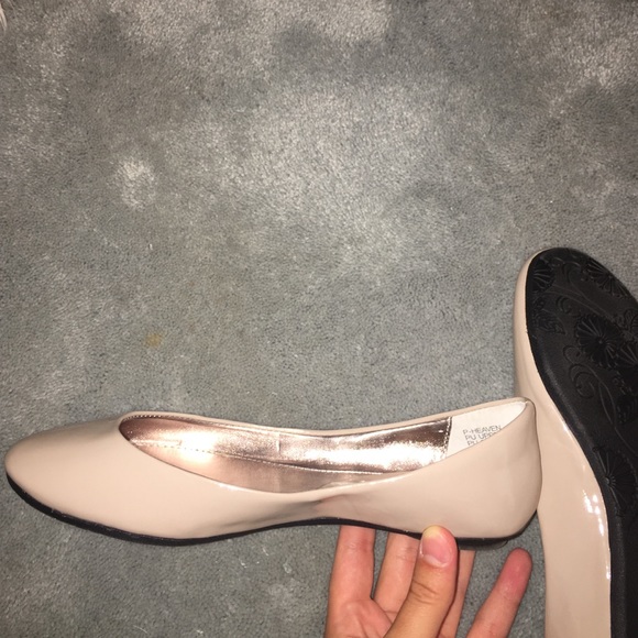 Steve Madden Nude flats Size: 5.5 - Picture 3 of 3