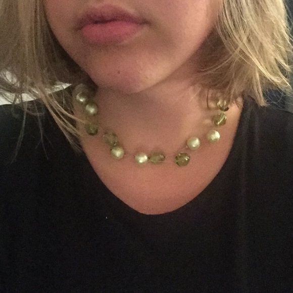 Green collar necklace