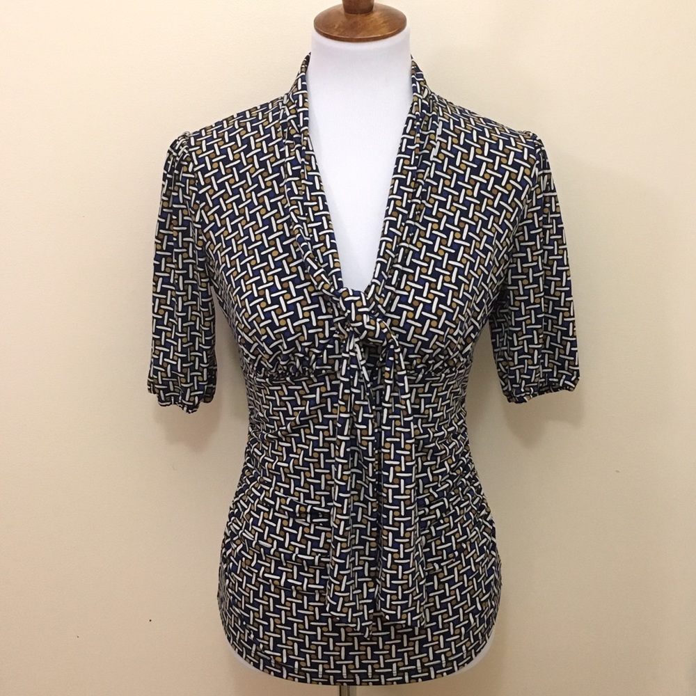 Last chance⭐️ New York and Company blouse
