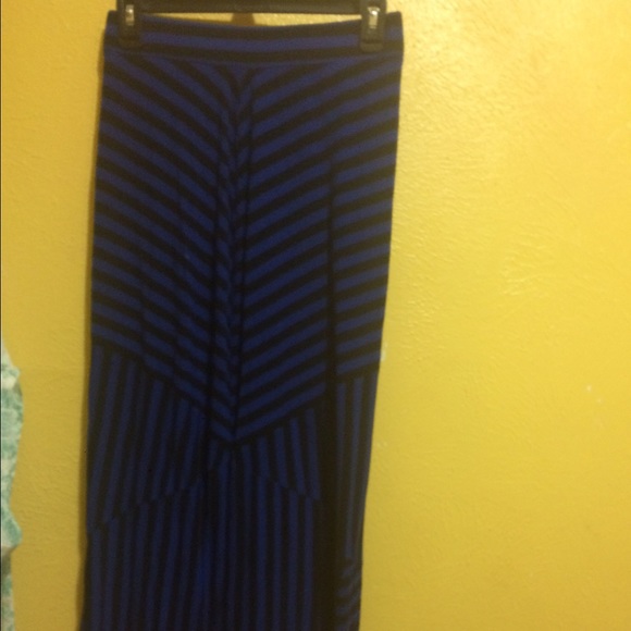 long skirt - Picture 3 of 3