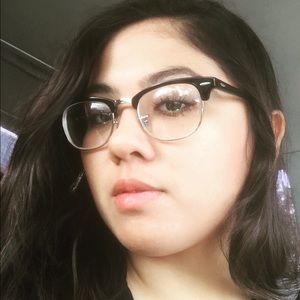 Meet your Posher, Claudia