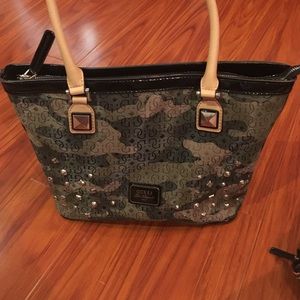 Guess Camo Tote bag