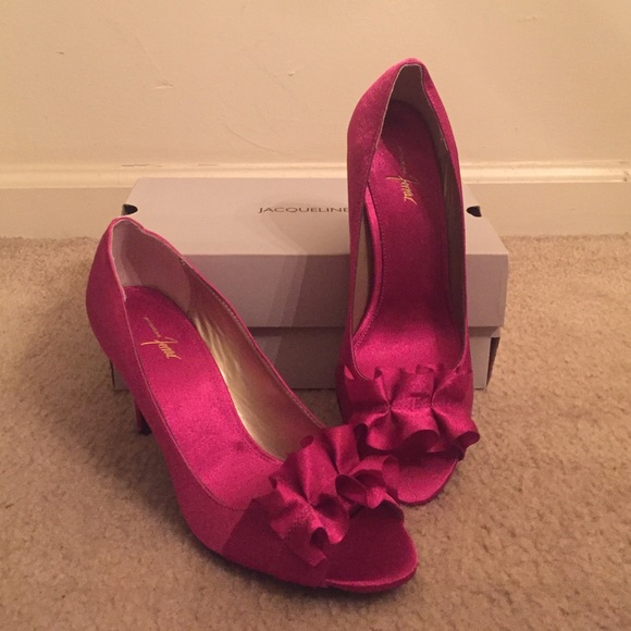 Pink Jacqueline Ferrar peep toe heels