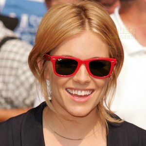 Red Ray-Ban Wayfarer Sunglasses