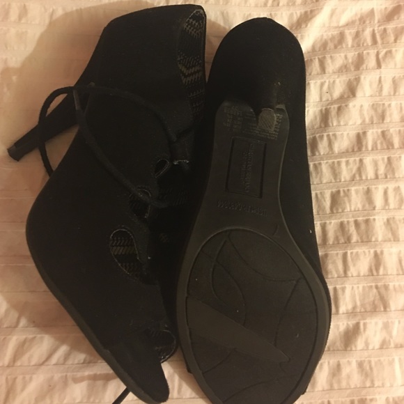 Heels - Picture 4 of 4