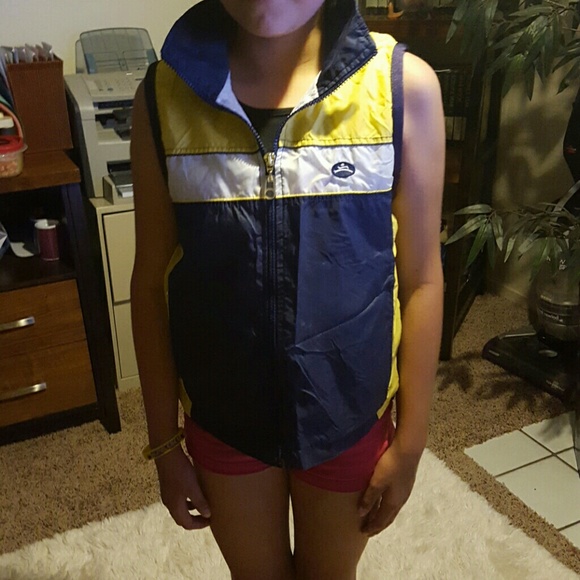 Vests - Picture 3 of 4