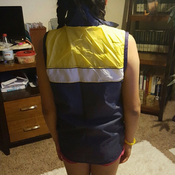 Vests - Picture 4 of 4