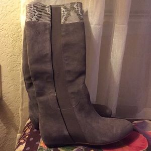 Tsubo Gray Suede Boots