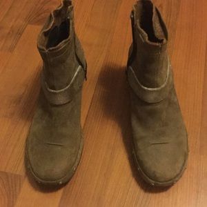 Merril booties size 9