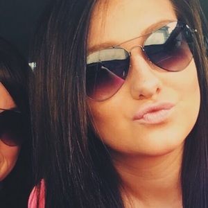 Meet your Posher, Hailey