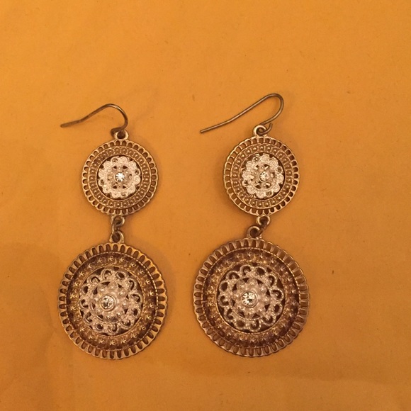 Classy gold earrings