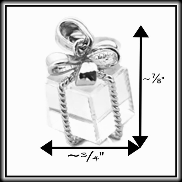 CRYSTAL PRESENT NECKLACE 🎉HP🎉 - Picture 3 of 4