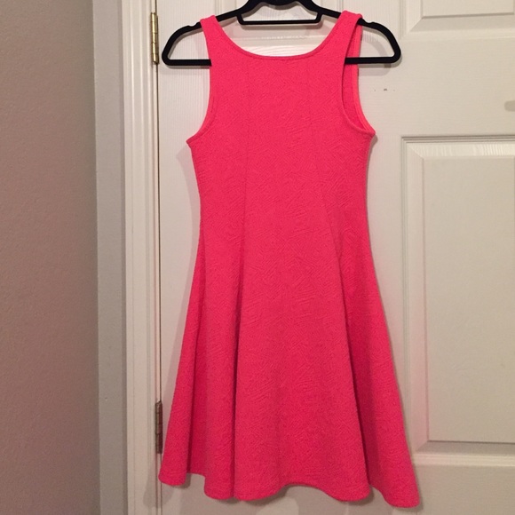 Pink Sleeveless Summer Dress - Picture 2 of 3