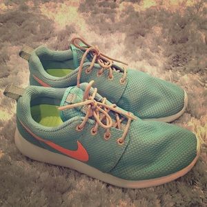 Nike Roshe women sneakers