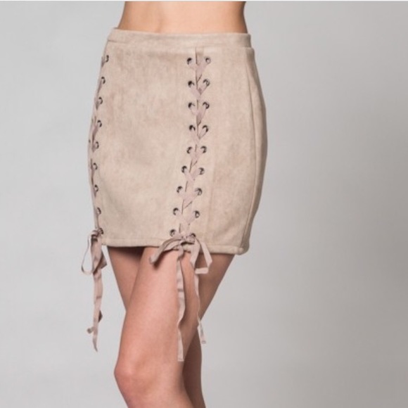 💥1 LEFT 💥Skirt with front lace tie - Picture 3 of 3