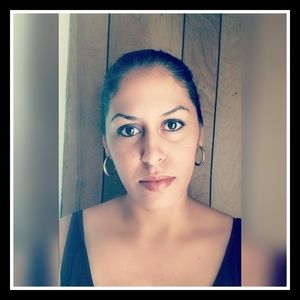 Meet your Posher, Cindia