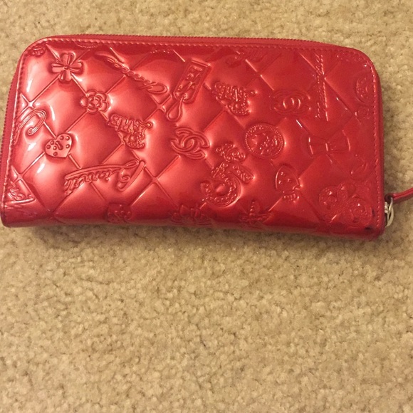 Chanel accordion style wallet