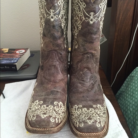 Size 9 Corral cowgirl boots from Buckle B