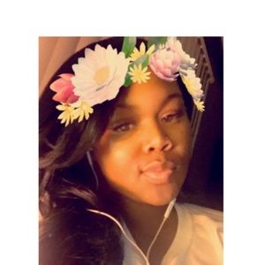 Meet your Posher, Mia