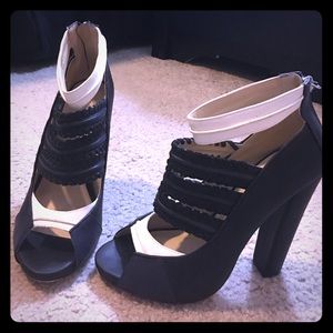 Re-posh. GX by Gwen Stefani. Leather sandals.