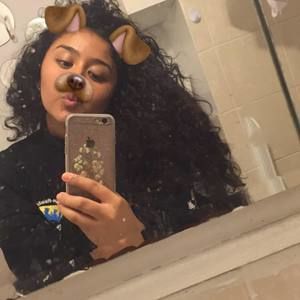 Meet your Posher, Vanessa