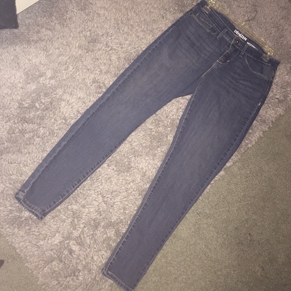 Denizen by Levi's Skinny Jeans ✨ (4 Short)