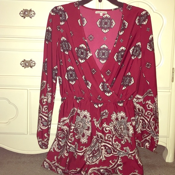 Red Patterned V-Neck Romper ✨