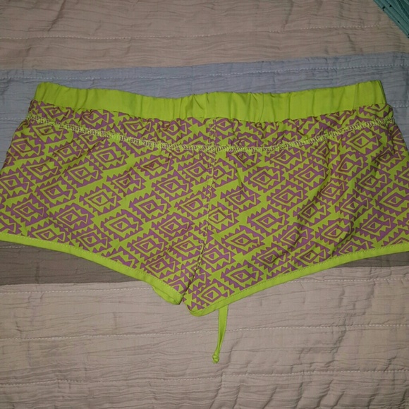 80's style BILLABONG shorts FREE WITH PURCHASE - Picture 2 of 4
