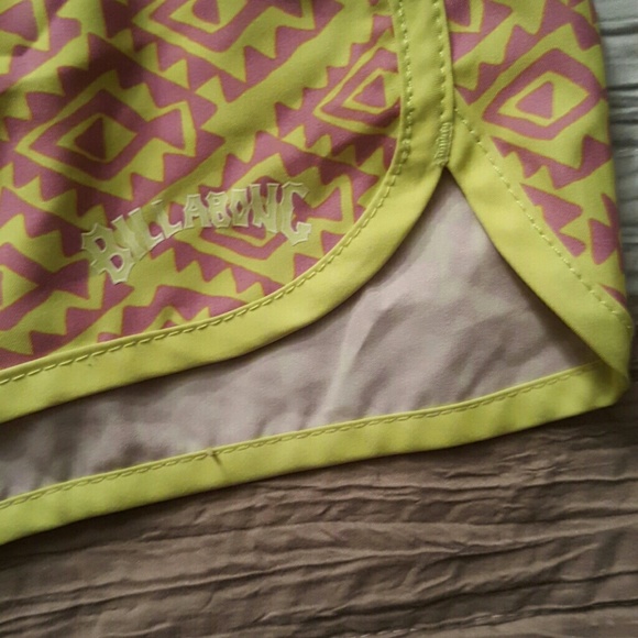 80's style BILLABONG shorts FREE WITH PURCHASE - Picture 4 of 4