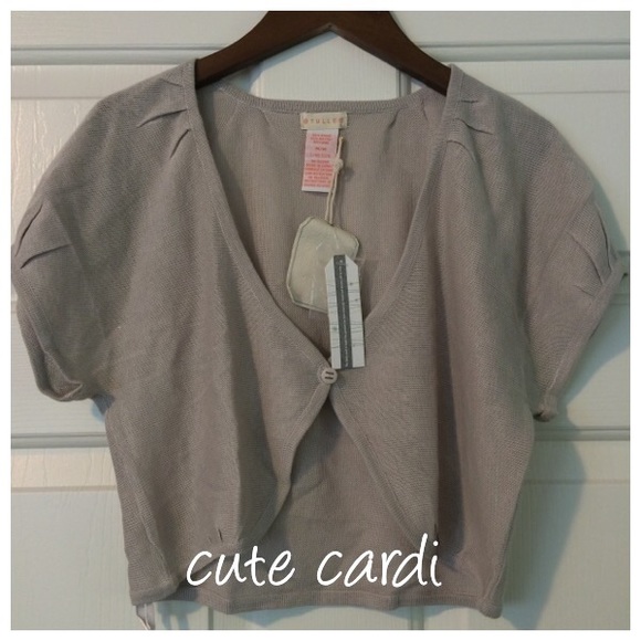 Cute crop short sleeve cardigan.