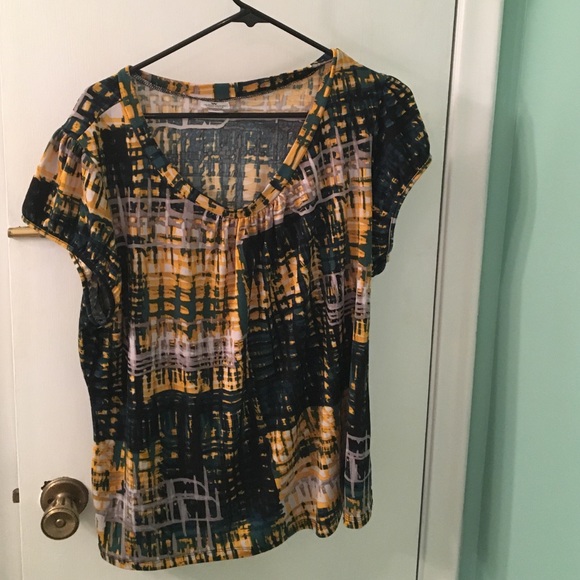 1x short sleeved Top