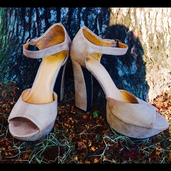 👍🏽Trendy platform heels👍🏽