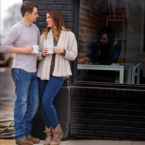 Meet the posher, Amanda - Picture 2 of 6