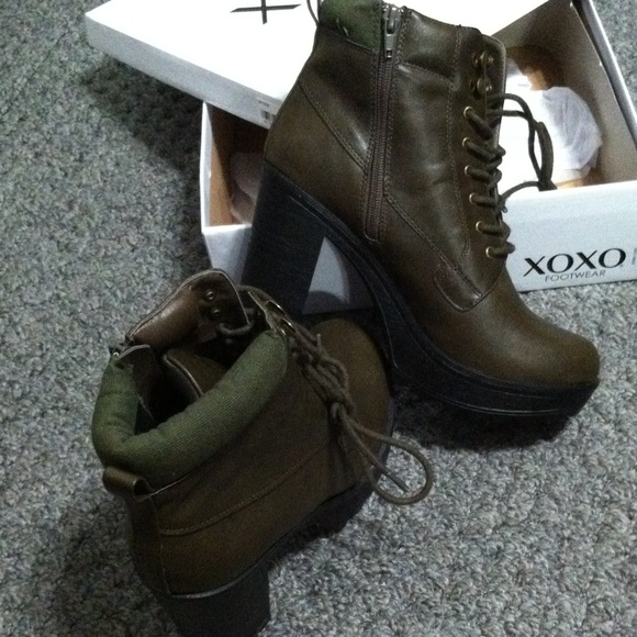 Boots - Picture 3 of 4