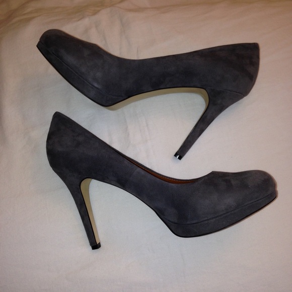 NIB Banana Republic Gray Suede Pumps