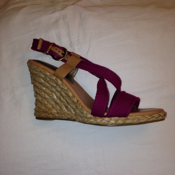 NIB Banana Republic Fuchsia & Rattan Wedges