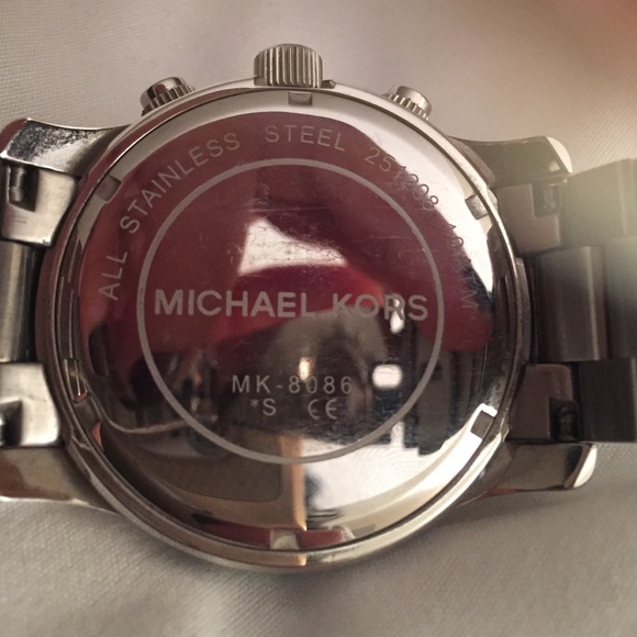 Michael Kors oversized watch - Picture 2 of 4